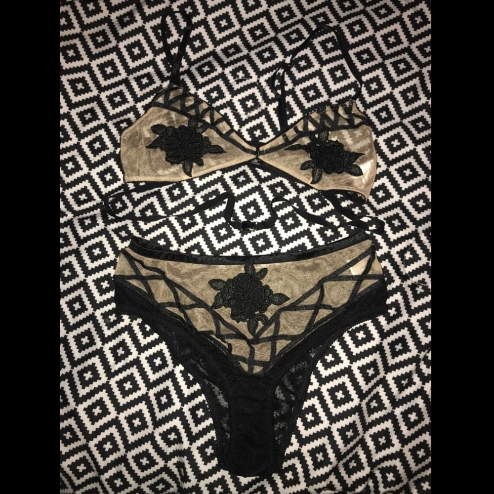 Cute Intimate Mesh Floral Bralette Set